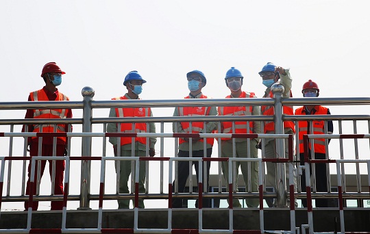 20200707王明弹到海阳项目调研1-李琪.jpg 20200707王明弹到海阳项目调研1-李琪.jpg